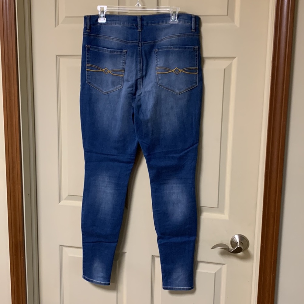 Jeans - Picture 5 of 5